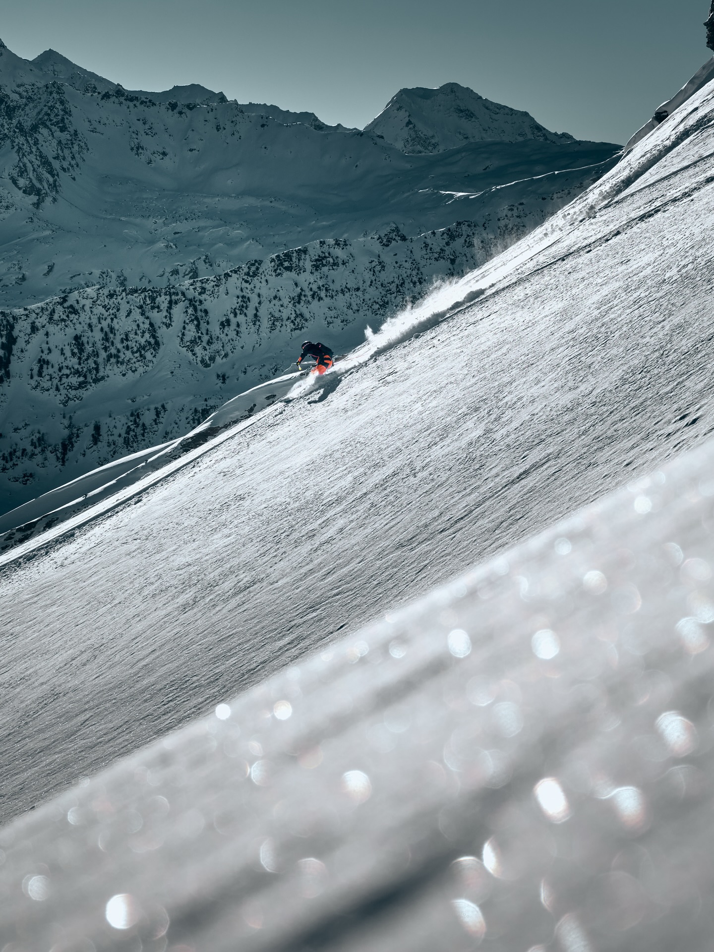 Se lo conosci… TAGGALO 😝

Hai presente quando la foto perfetta sta per nascere… e qualcuno ci cammina dentro?
Eppure a volte è proprio quel passante random a trasformare lo scatto in qualcosa di unico.

Thanks to #skiersconosciuto ✌🏻🙊 

❤️‍🔥 Seguici su @tripinyourskis in arrivo il #RECAP di due giorni folli 💥

📍 @lathuile.valledaosta 🏔️

.
.
.
#lathuilevalledaosta #freerideski #freeski #freerideskiing #alps